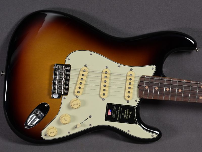 Fender AM Vintage II 1961 Stratocaster 3-Tone SB